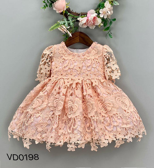 Robe brodée pour bébé - Élégance et douceur (6 mois à 2 ans)