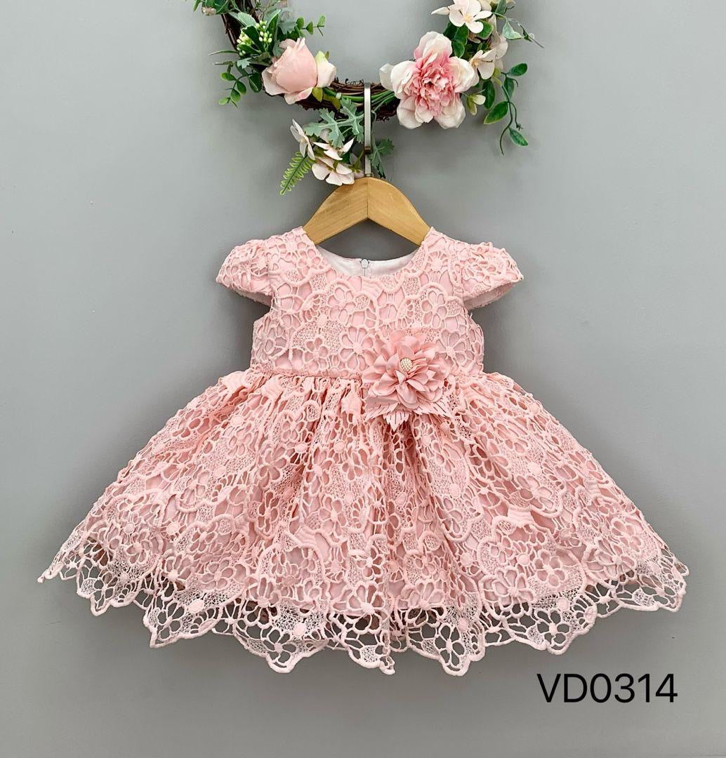 Robe brodée pour bébé - Élégance et douceur (6 mois à 2 ans)