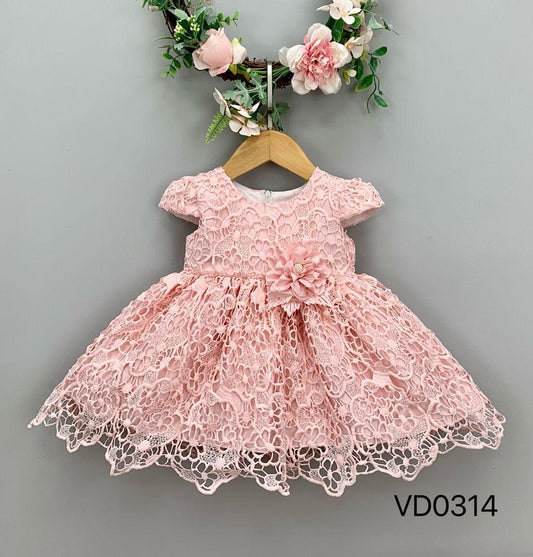 Robe brodée pour bébé - Élégance et douceur (6 mois à 2 ans)