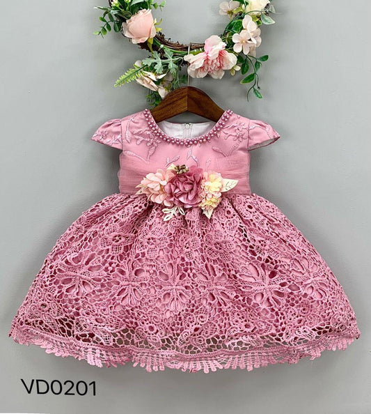 Robe brodée pour bébé - Élégance et douceur (6 mois à 2 ans)