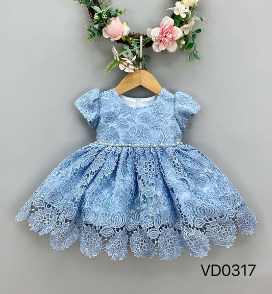 Robe brodée pour bébé - Élégance et douceur (6 mois à 2 ans)