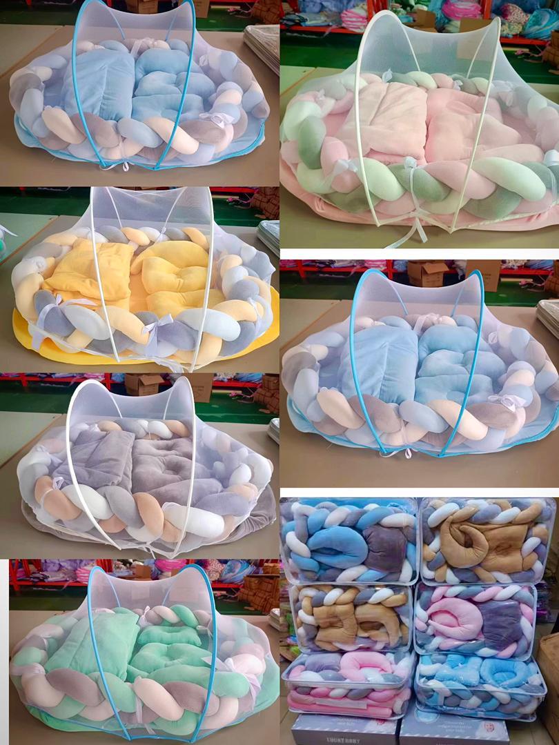 Lit Bébé Design Enveloppant avec Moustiquaire – Sécurité Douce et Élégante